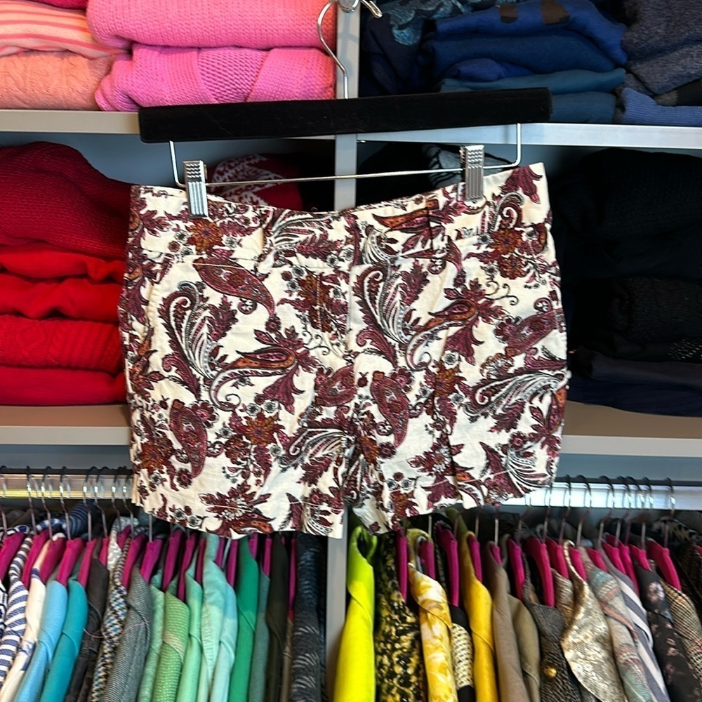 Loft white with pink paisley print 4” shorts size 0